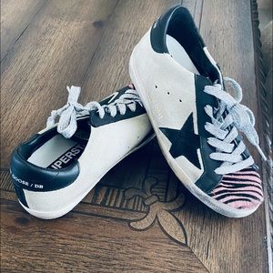 Golden goose superstar tennis shoes
